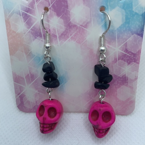 Handmade Howlite Skulls Jet Chips Semiprecious Stone Silver Plated Earrings NWOT - Picture 3 of 4